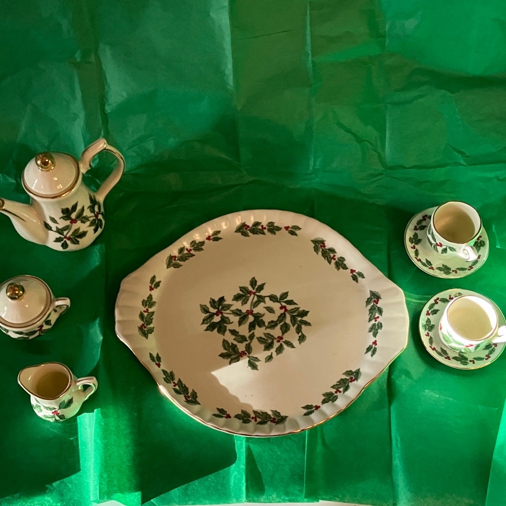 Festive Holly Tea Set with Gold Trim